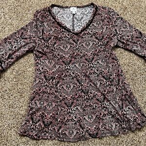 Dress Barn Red 3/4 Sleeve Blouse with V-Neck and Graphic Design